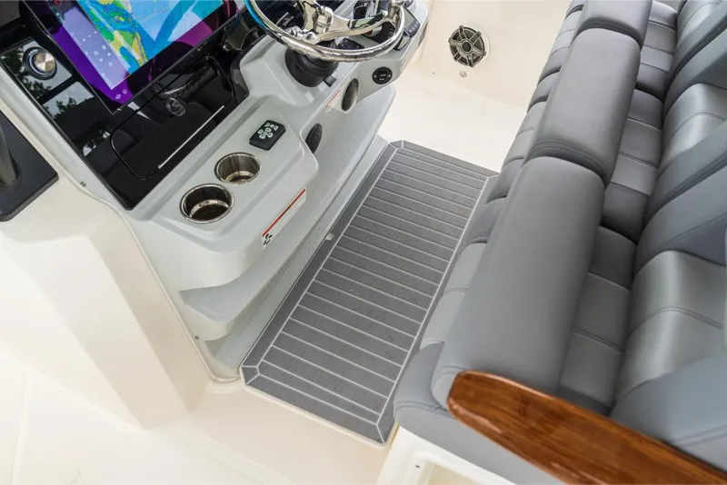 Slide: The Image of Boston Whaler 360 Outrage 2026 - 111