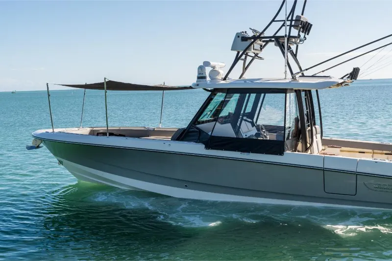 Slide: The Image of Boston Whaler 360 Outrage 2026 - 165