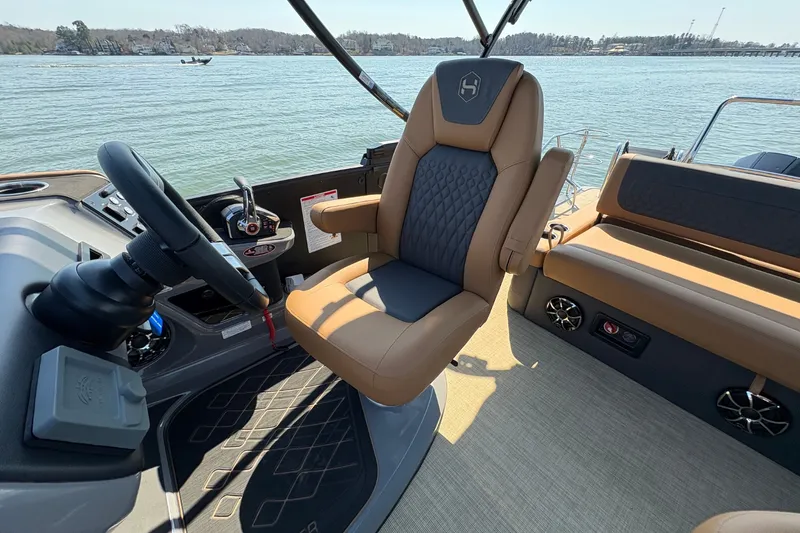 Slide: The Image of Harris Sunliner 230 2026 - 15