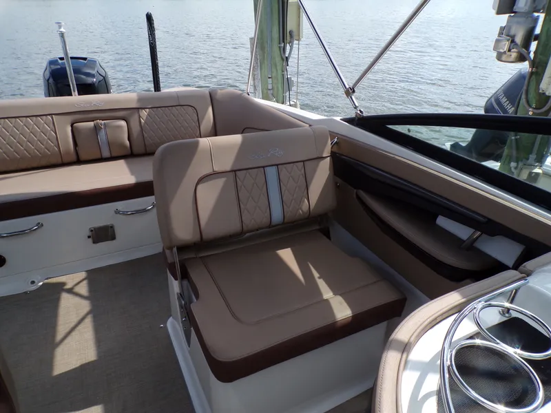 Slide: The Image of Sea Ray 240 SDX 2017 - 10