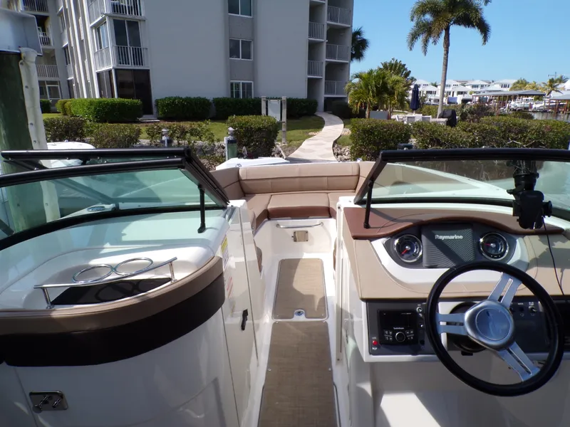 Slide: The Image of Sea Ray 240 SDX 2017 - 12