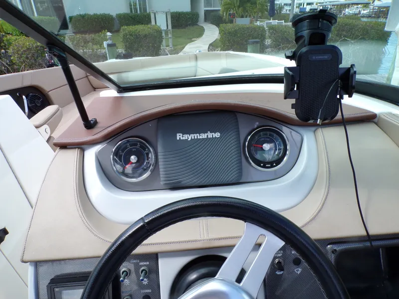 Slide: The Image of Sea Ray 240 SDX 2017 - 14