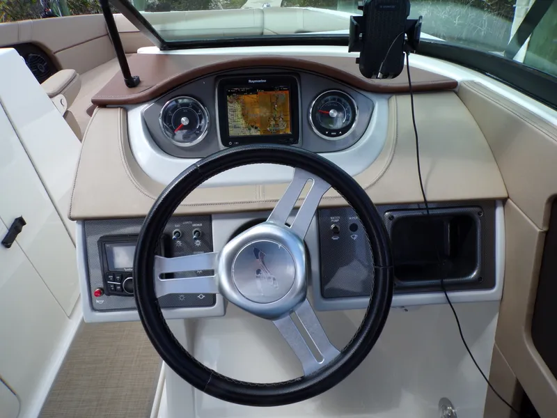 Slide: The Image of Sea Ray 240 SDX 2017 - 15