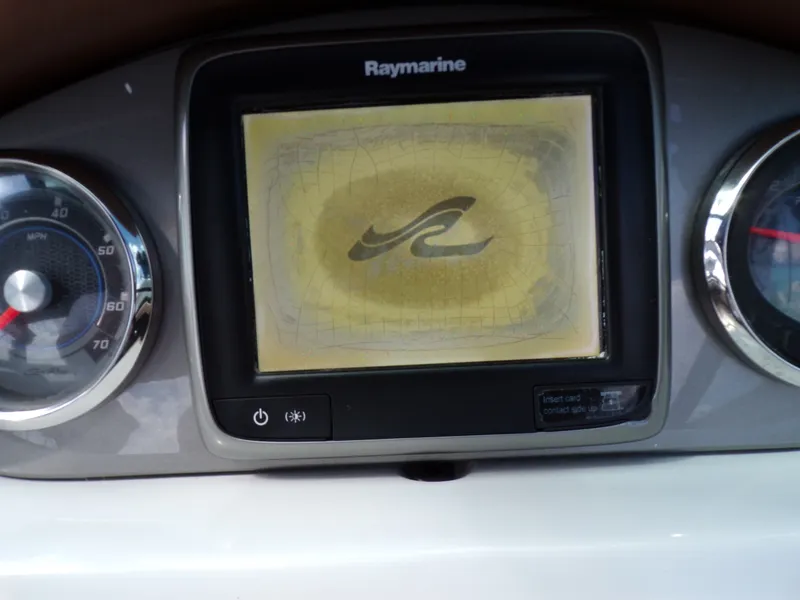 Slide: The Image of Sea Ray 240 SDX 2017 - 17