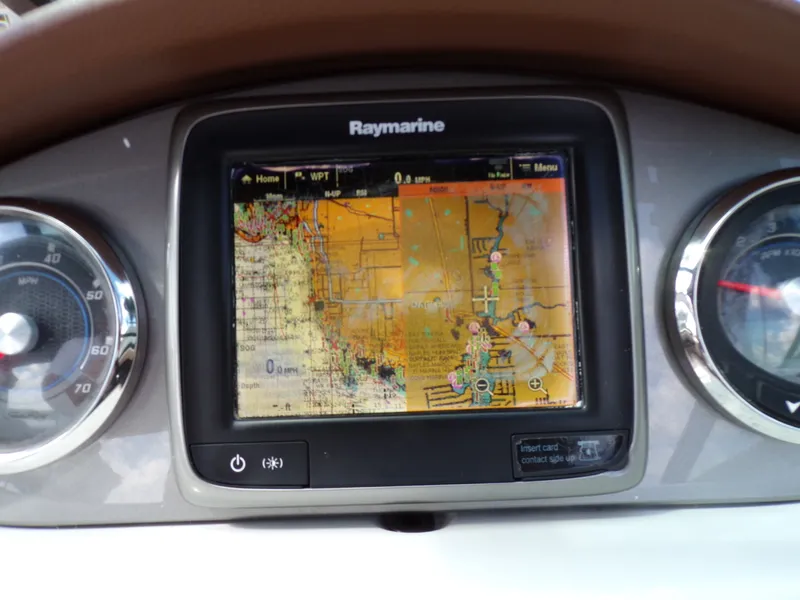 Slide: The Image of Sea Ray 240 SDX 2017 - 18