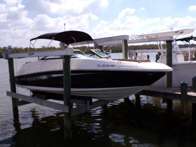 Slide: The Image of Sea Ray 240 SDX 2017 - 2