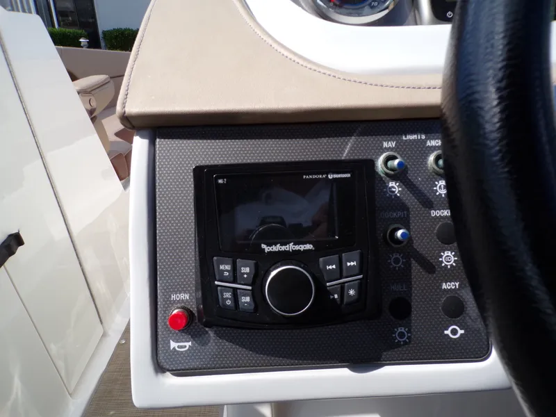 Slide: The Image of Sea Ray 240 SDX 2017 - 20