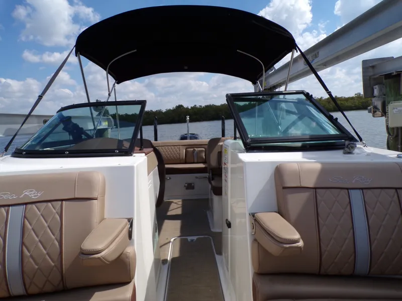 Slide: The Image of Sea Ray 240 SDX 2017 - 21