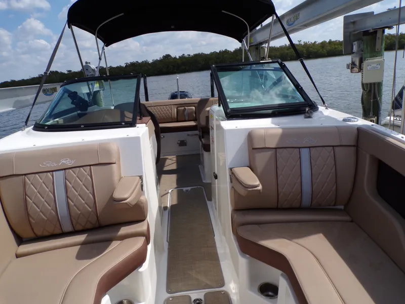 Slide: The Image of Sea Ray 240 SDX 2017 - 22