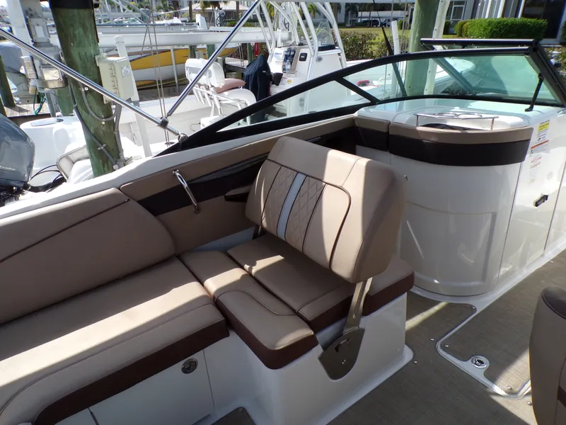 Slide: The Image of Sea Ray 240 SDX 2017 - 23