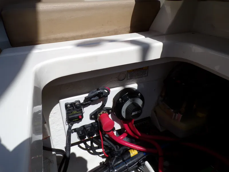 Slide: The Image of Sea Ray 240 SDX 2017 - 25