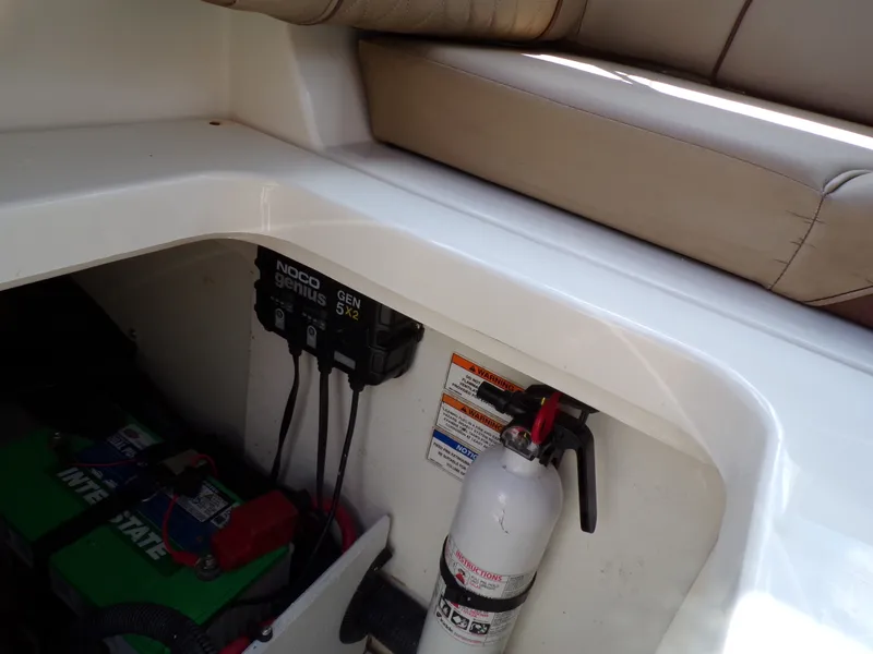 Slide: The Image of Sea Ray 240 SDX 2017 - 27