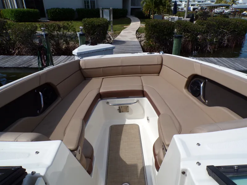 Slide: The Image of Sea Ray 240 SDX 2017 - 31