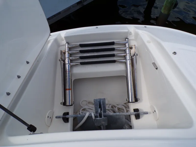 Slide: The Image of Sea Ray 240 SDX 2017 - 36