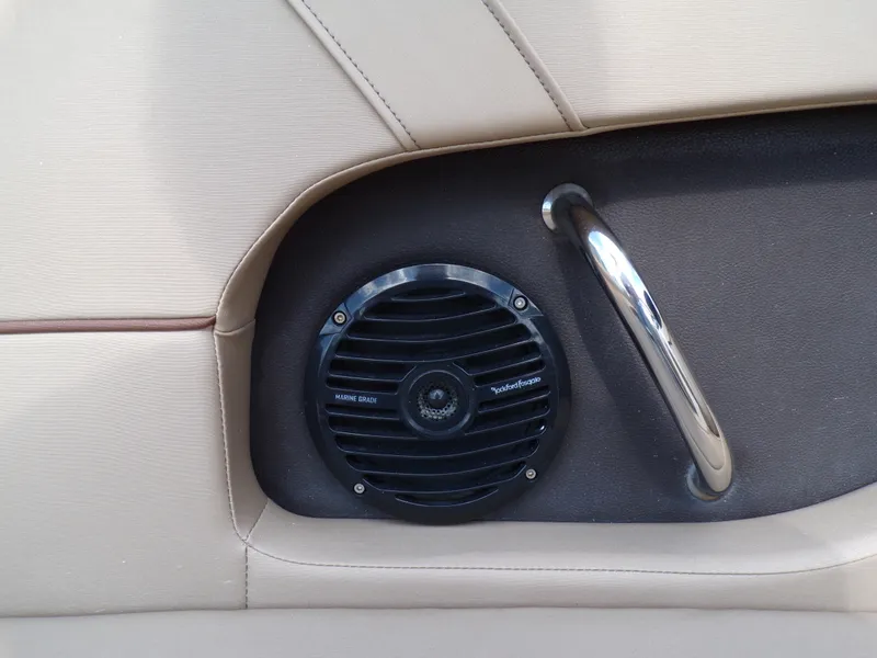 Slide: The Image of Sea Ray 240 SDX 2017 - 37