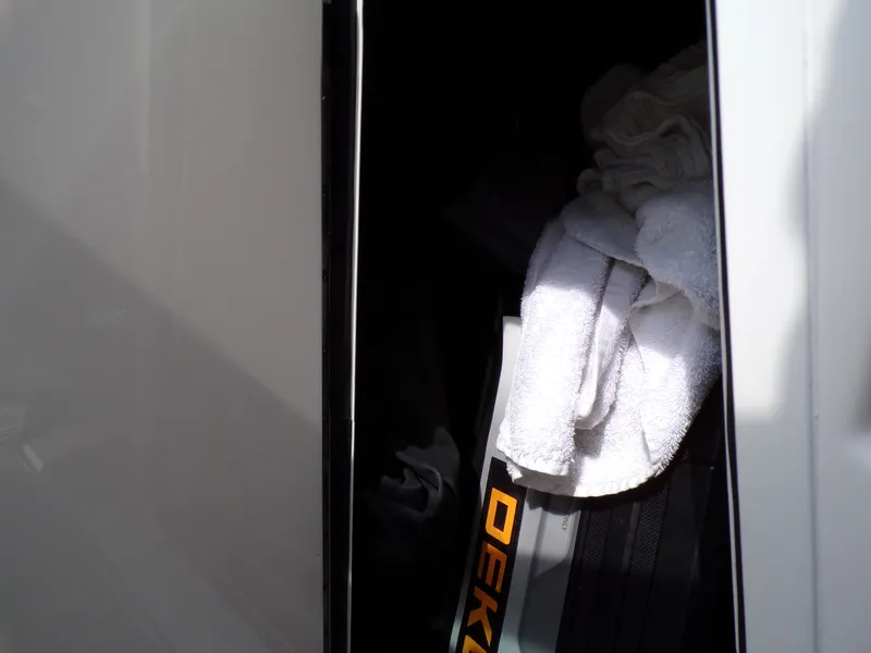 Slide: The Image of Sea Ray 240 SDX 2017 - 40