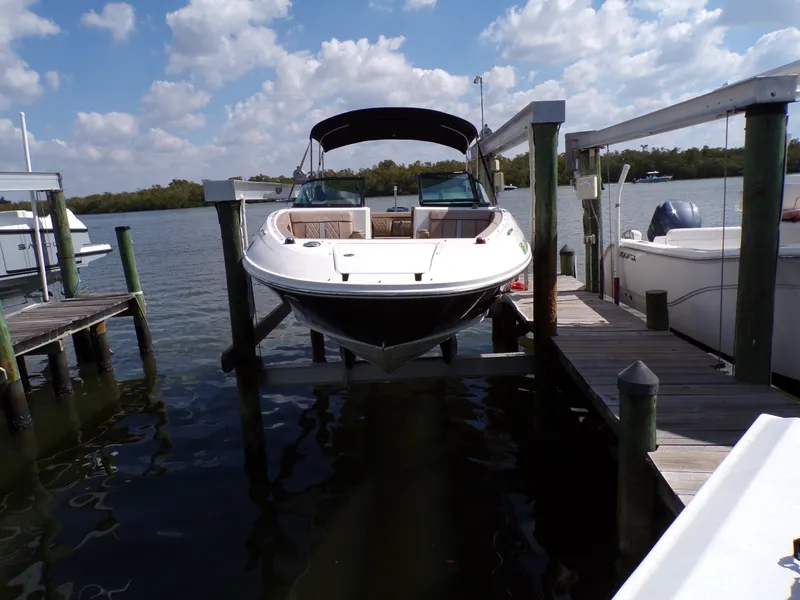 Slide: The Image of Sea Ray 240 SDX 2017 - 42