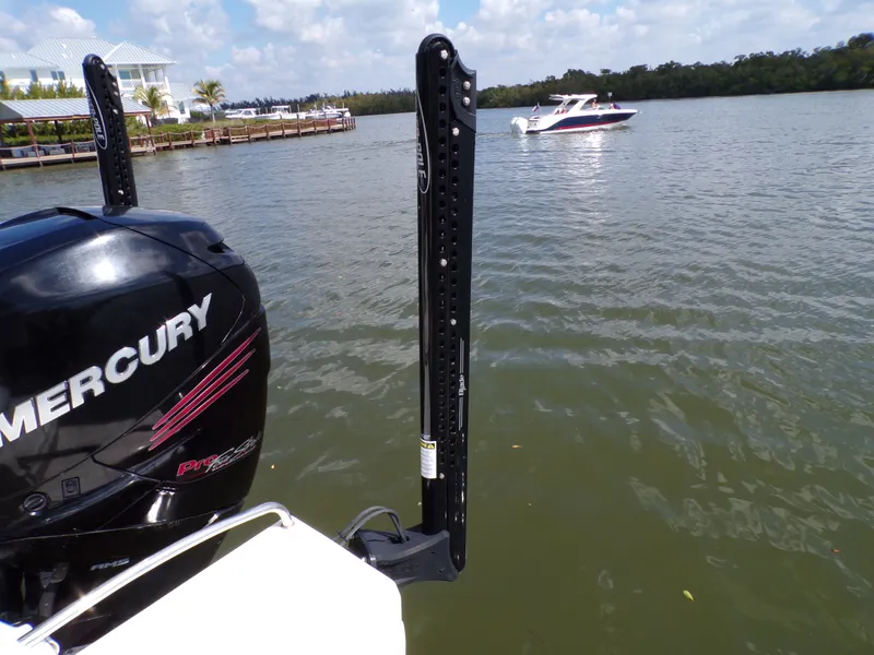 Slide: The Image of Sea Ray 240 SDX 2017 - 6