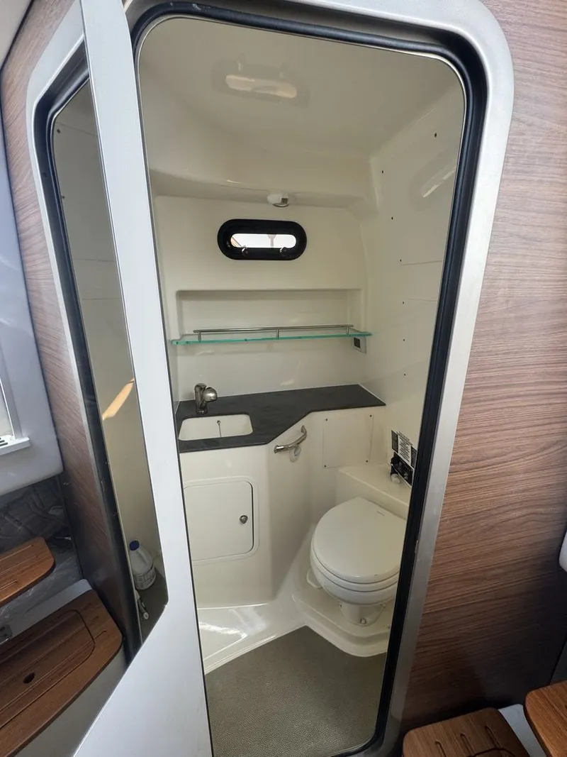 Slide: The Image of Boston Whaler 325 CONQUEST 2023 - 10