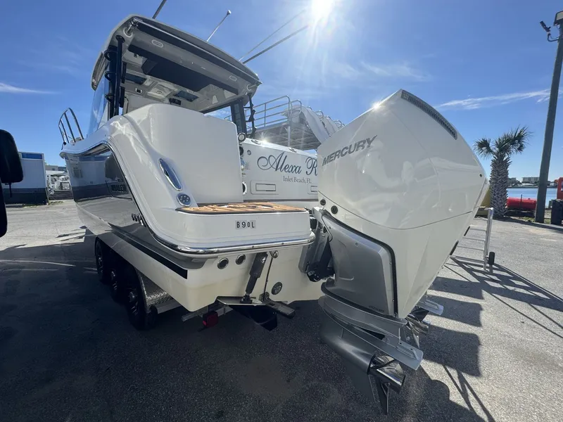 Slide: The Image of Boston Whaler 325 CONQUEST 2023 - 14