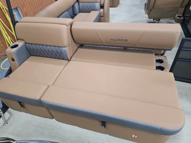 Slide: The Image of Harris Cruiser 230 2026 - 16