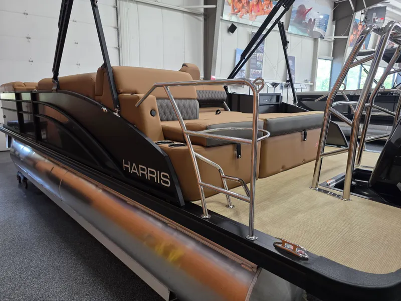 Slide: The Image of Harris Cruiser 230 2026 - 23