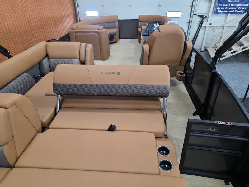 Slide: The Image of Harris Cruiser 230 2026 - 19