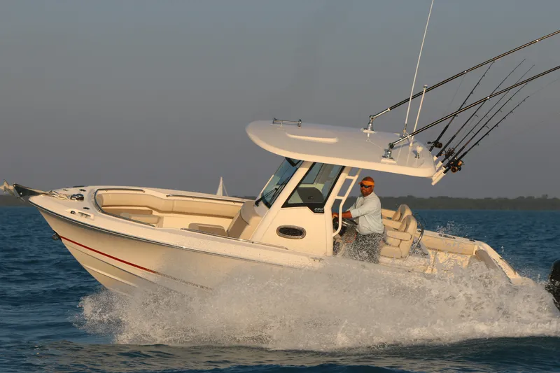 Slide: The Image of Boston Whaler 250 Outrage 2026 - 18