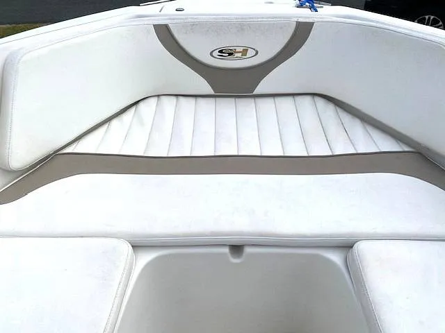 Slide: The Image of Ample bow seating - 16241571