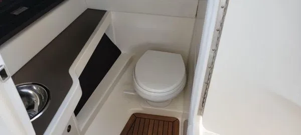 Slide: The Image of Sea Ray 310 SLX 2017 - 6