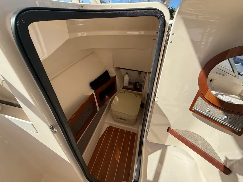 Slide: The Image of Grady-White 235 FREEDOM 2017 - 15