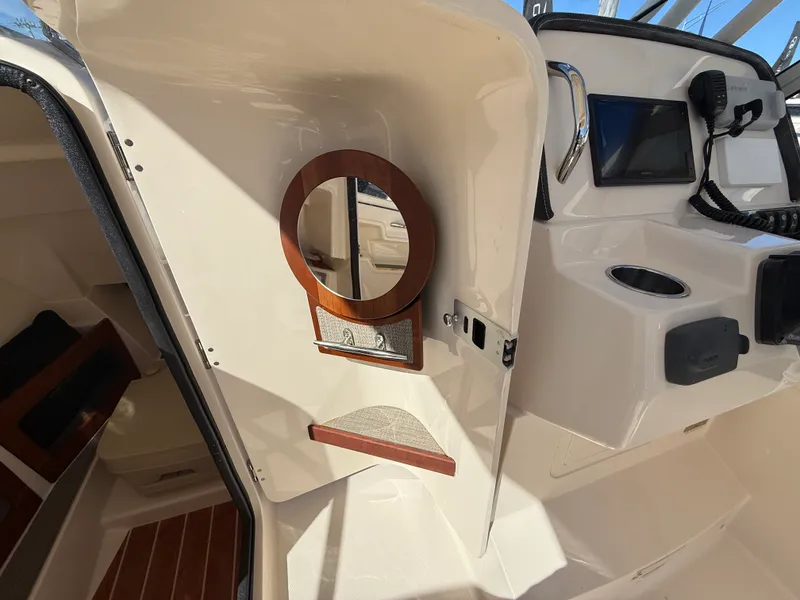 Slide: The Image of Grady-White 235 FREEDOM 2017 - 17