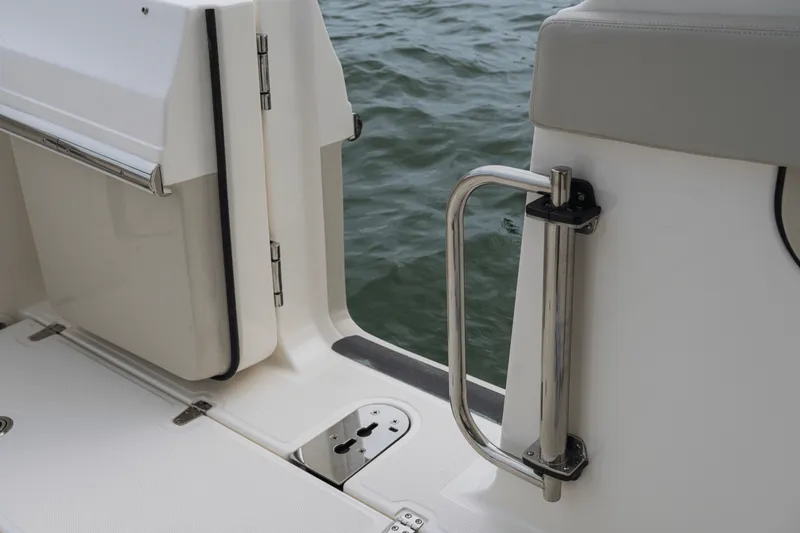 Slide: The Image of Boston Whaler 280 Vantage 2026 - 66