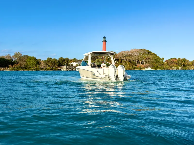 Slide: The Image of Boston Whaler 280 Vantage 2026 - 86