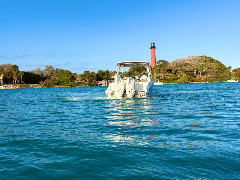 Slide: The Image of Boston Whaler 280 Vantage 2026 - 87