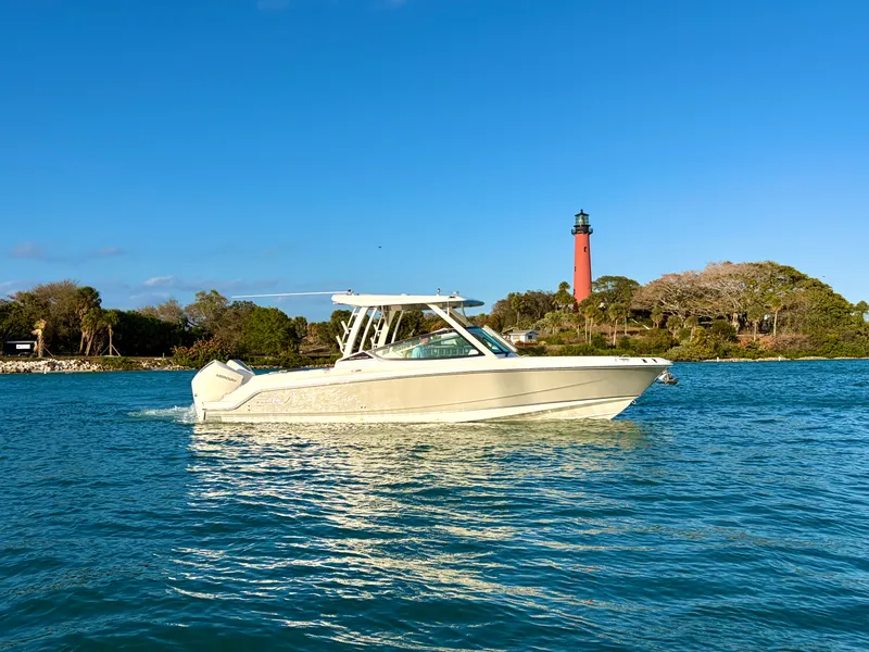 Slide: The Image of Boston Whaler 280 Vantage 2026 - 88