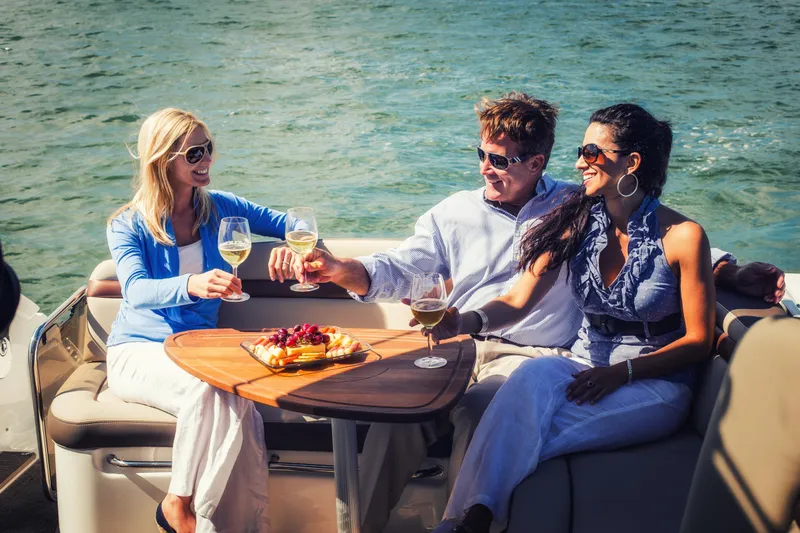 Slide: The Image of Sea Ray Sundancer 370 Outboard 2026 - 43