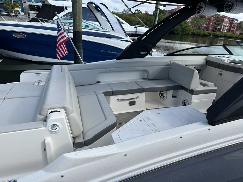 Slide: The Image of Sea Ray 290 SD-OB 2024 - 11