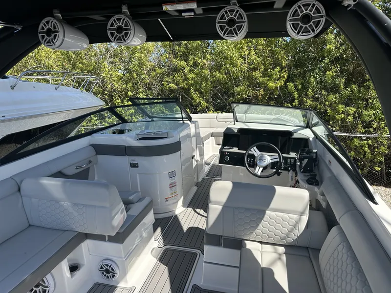Slide: The Image of Sea Ray 290 SD-OB 2024 - 12