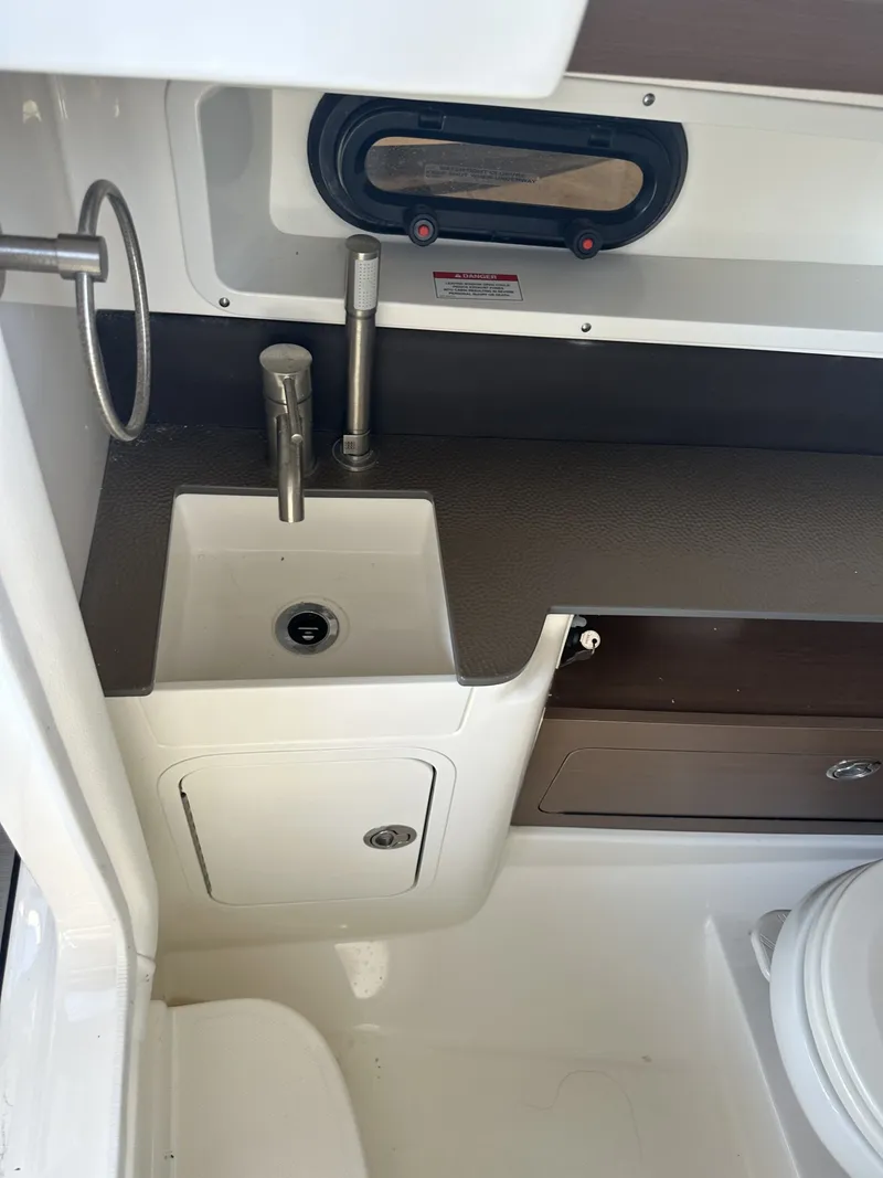 Slide: The Image of Sea Ray 290 SD-OB 2024 - 16