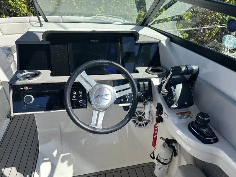 Slide: The Image of Sea Ray 290 SD-OB 2024 - 19