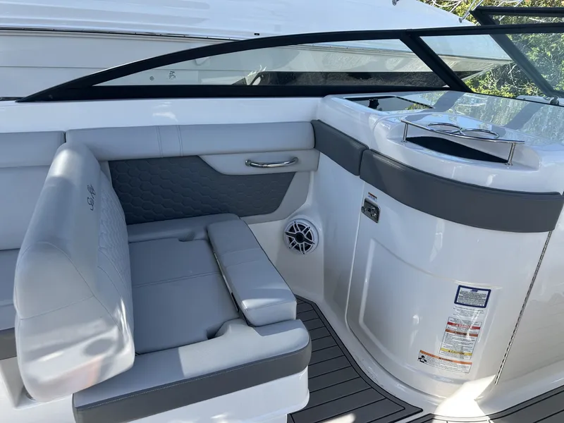 Slide: The Image of Sea Ray 290 SD-OB 2024 - 21