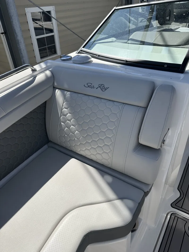 Slide: The Image of Sea Ray 290 SD-OB 2024 - 7