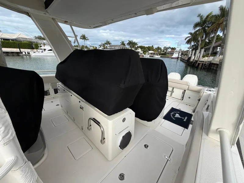 Slide: The Image of Boston Whaler 420 OUTRAGE 2017 - 16