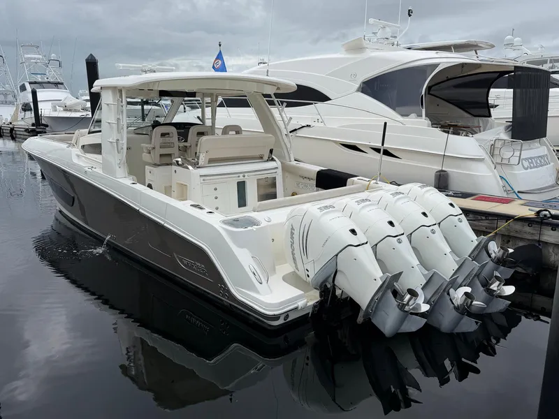 Slide: The Image of Boston Whaler 420 OUTRAGE 2017 - 2