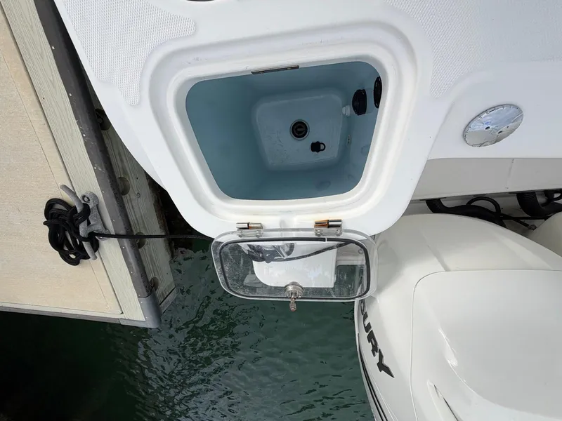 Slide: The Image of Boston Whaler 420 OUTRAGE 2017 - 21
