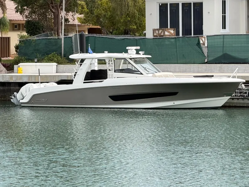 Slide: The Image of Boston Whaler 420 OUTRAGE 2017 - 22