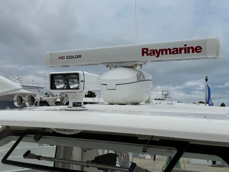 Slide: The Image of Boston Whaler 420 OUTRAGE 2017 - 4