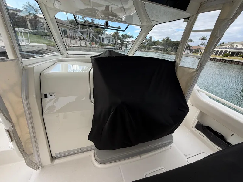 Slide: The Image of Boston Whaler 420 OUTRAGE 2017 - 5