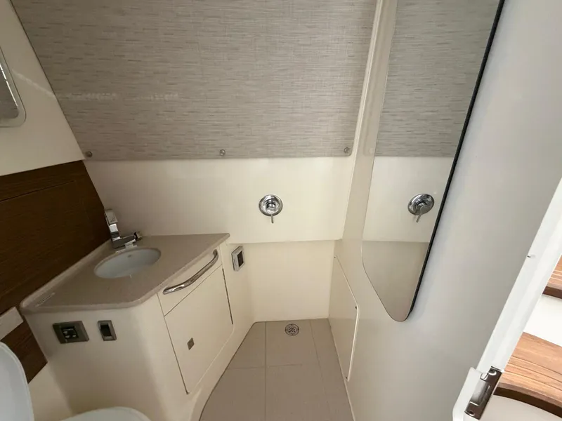 Slide: The Image of Boston Whaler 420 OUTRAGE 2017 - 7